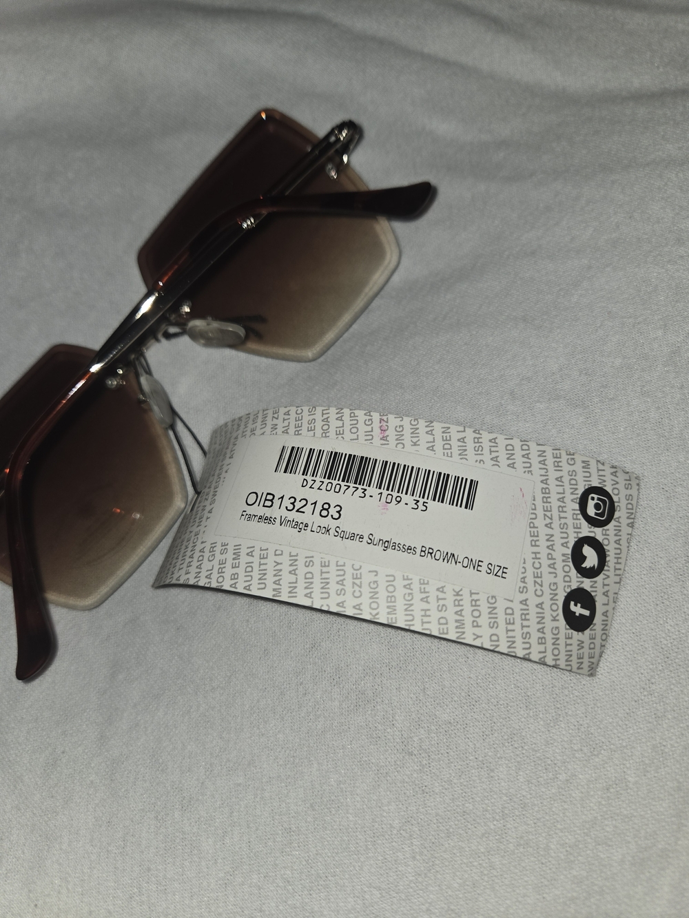 Boohoo Vintage Look Womens Sunglasses - Picture 4 of 6